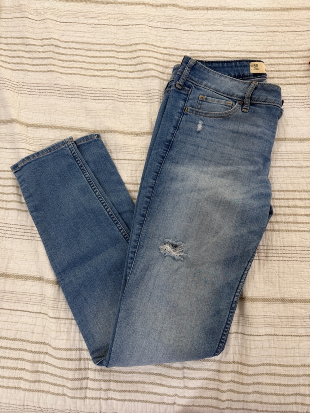 Hollister Wash Distressed Skinny Jeans and top